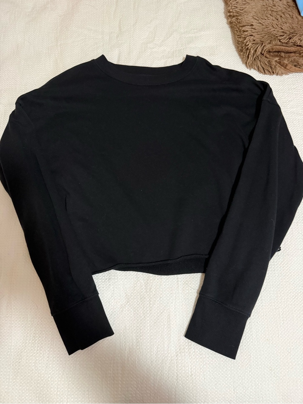 Old Navy Black Cropped Crewneck Sweatshirt